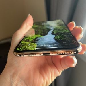 Apple iPhone XS Max 256GB UNLOCKED